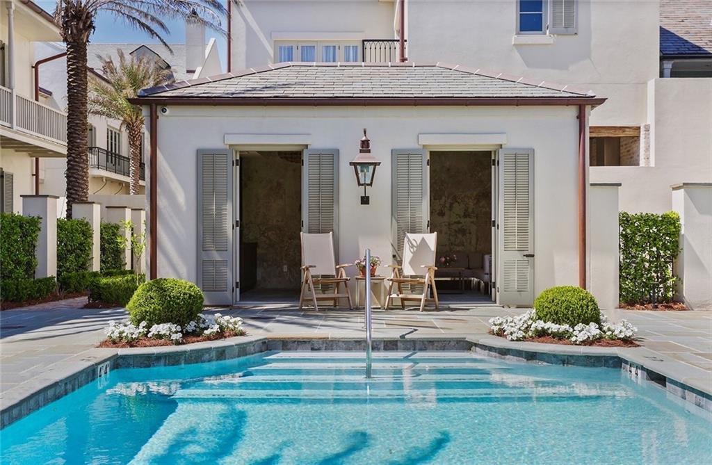 822 BARRACKS Street A