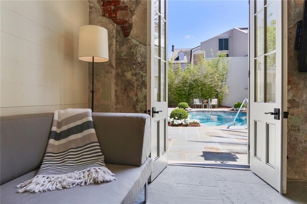 822 BARRACKS Street A