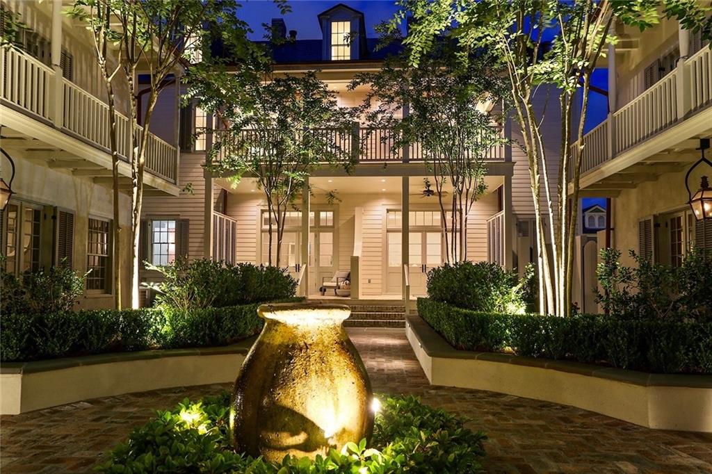 822 BARRACKS Street A