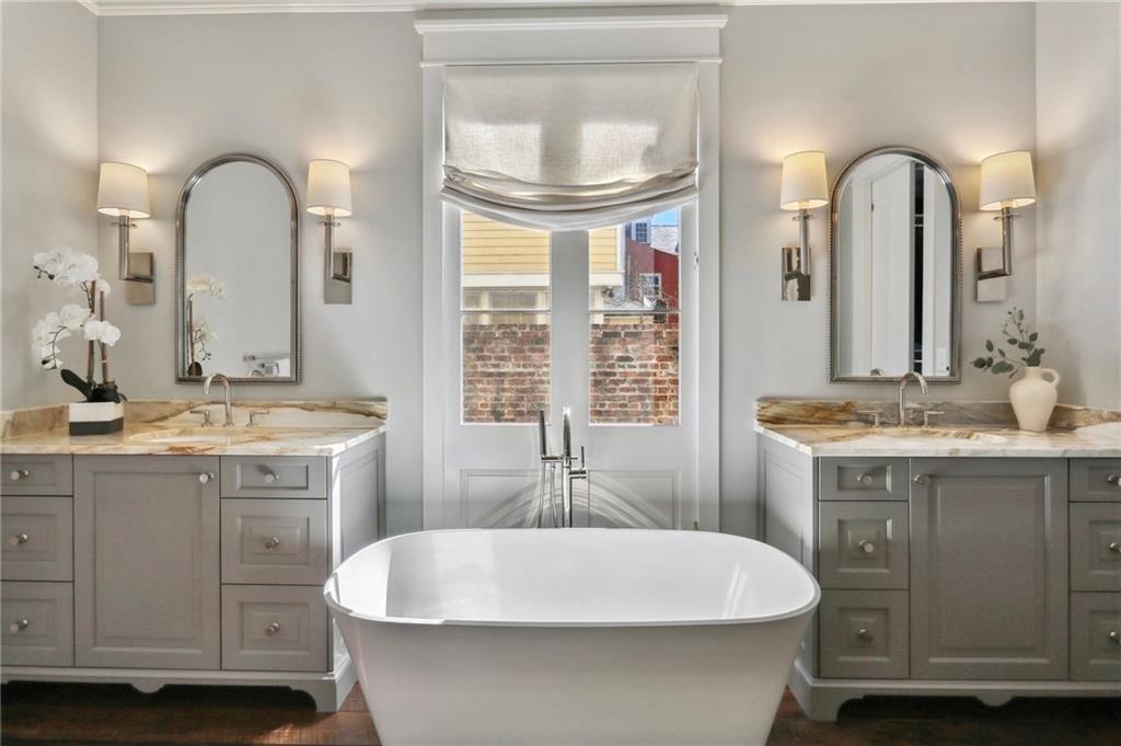 822 BARRACKS Street A