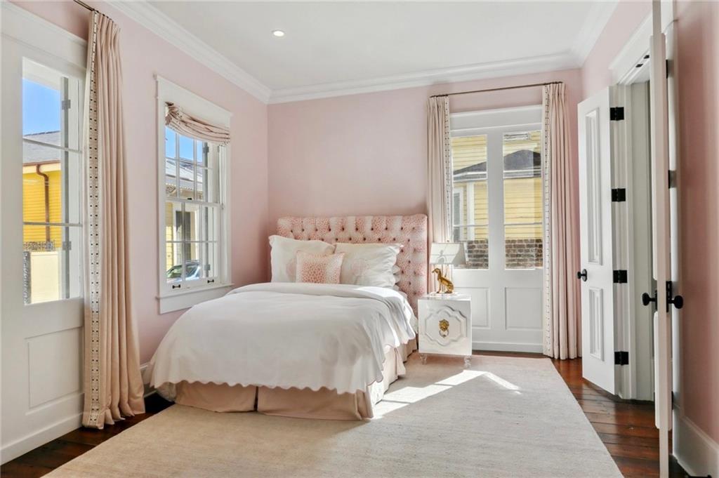 822 BARRACKS Street A