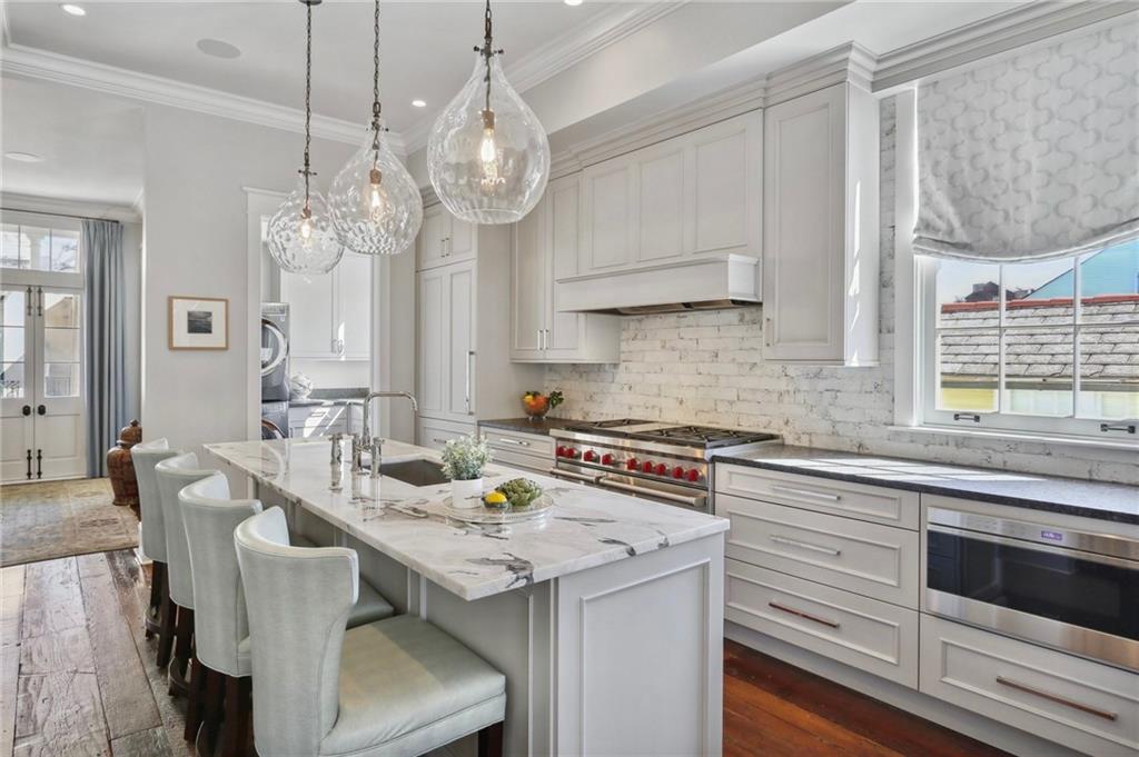 822 BARRACKS Street A