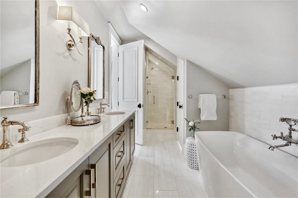 822 BARRACKS Street A