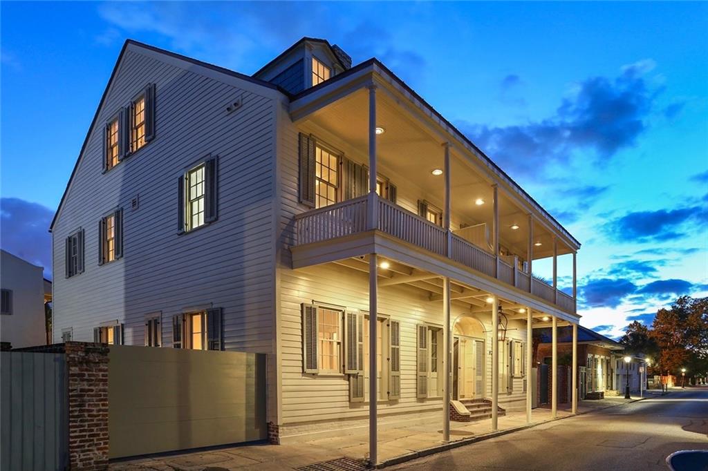 822 BARRACKS Street A