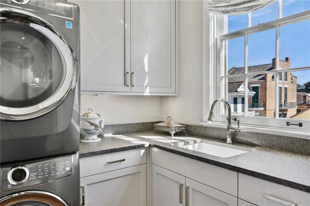 822 BARRACKS Street A