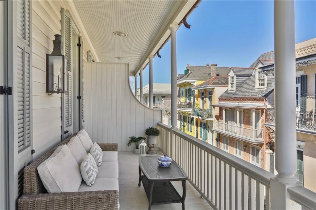 822 BARRACKS Street A