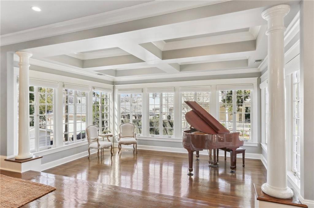 7452 ST CHARLES Avenue