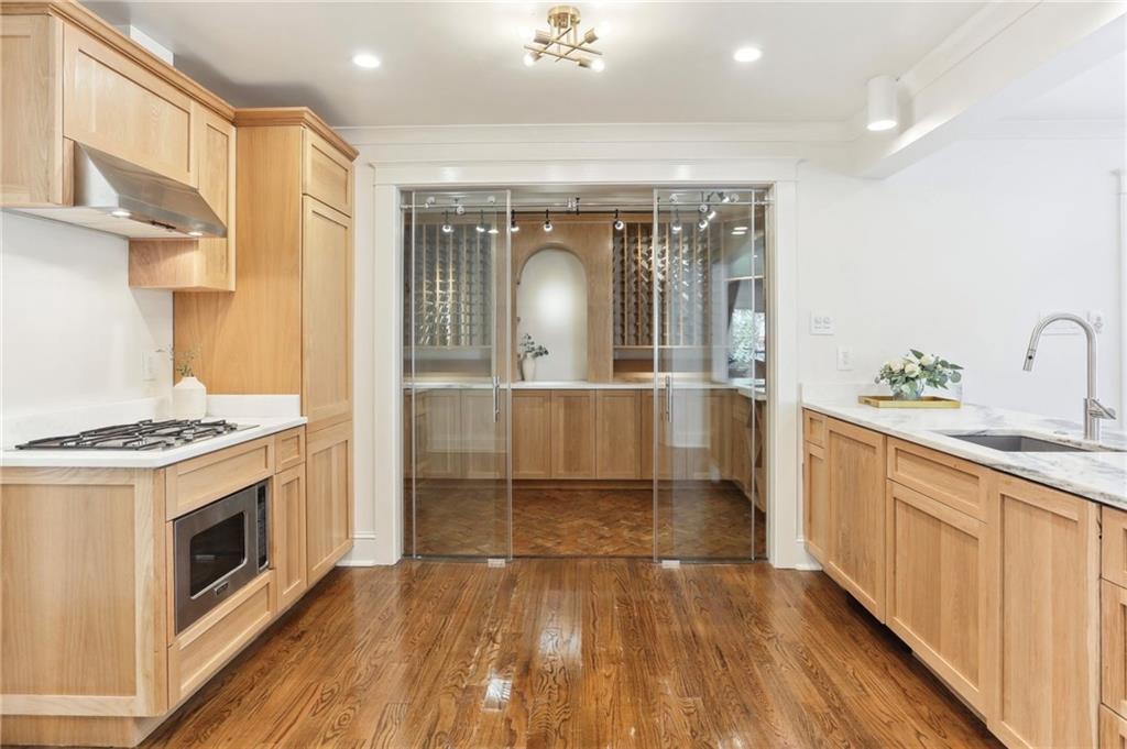 7452 ST CHARLES Avenue