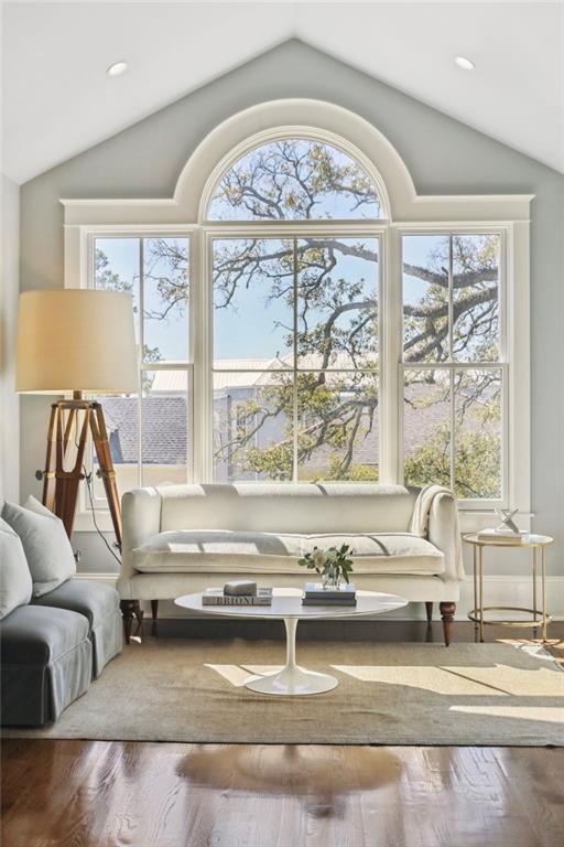 7452 ST CHARLES Avenue