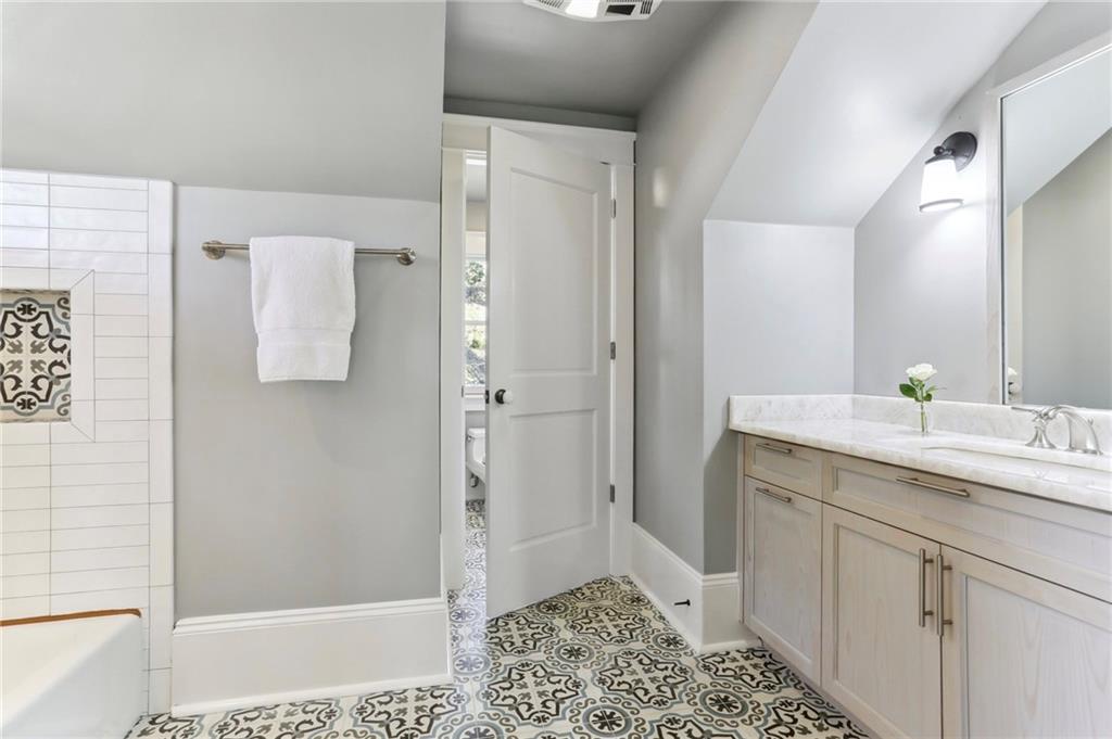 7452 ST CHARLES Avenue