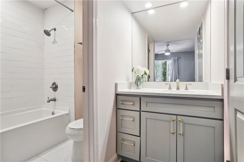 1765 COLISEUM Street 201