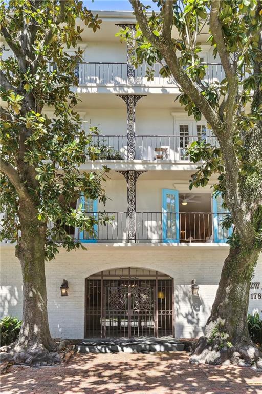 1765 COLISEUM Street 201