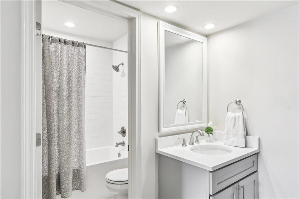 1765 COLISEUM Street 218