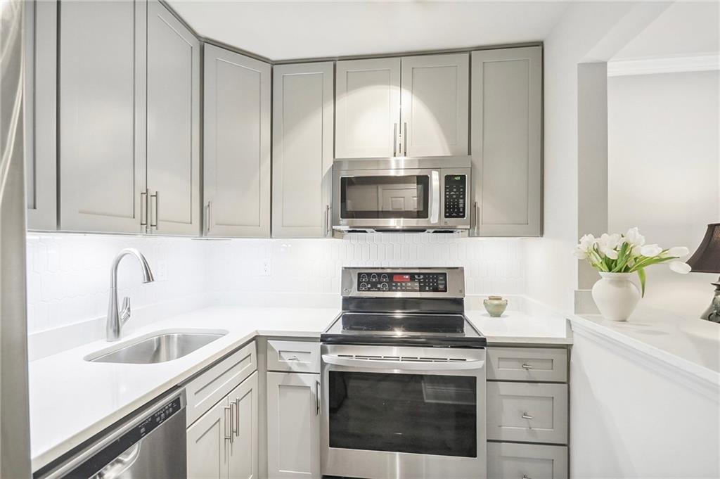 1765 COLISEUM Street 218