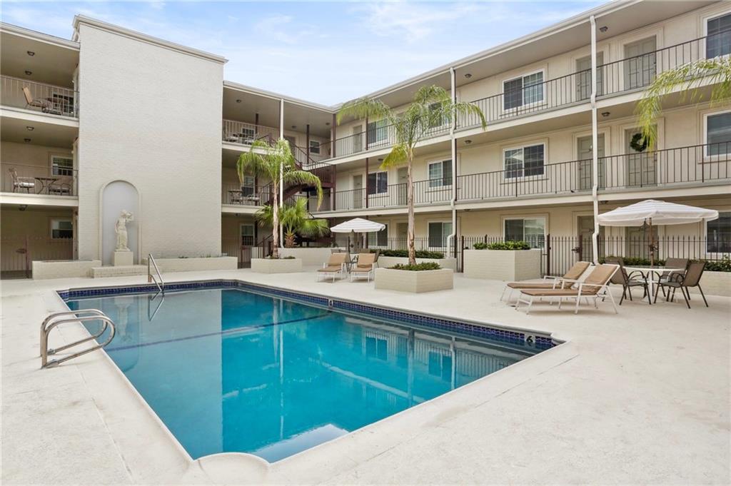 1765 COLISEUM Street 218