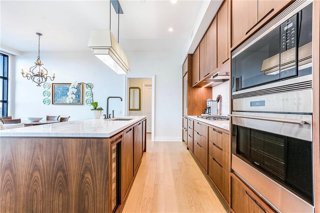 1001 JULIA Street 9A