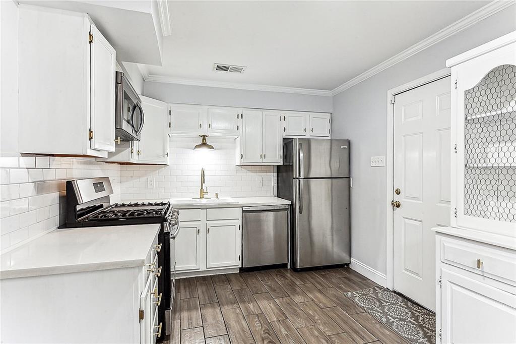 278 W ROBERT E LEE Street A