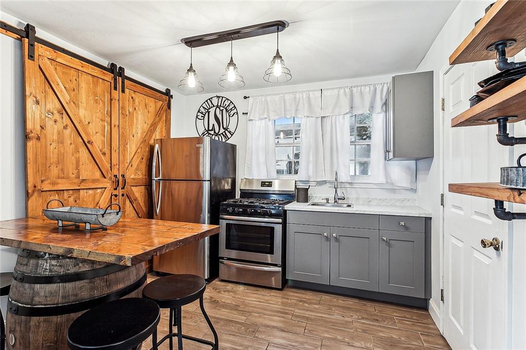 278 W ROBERT E LEE Street B