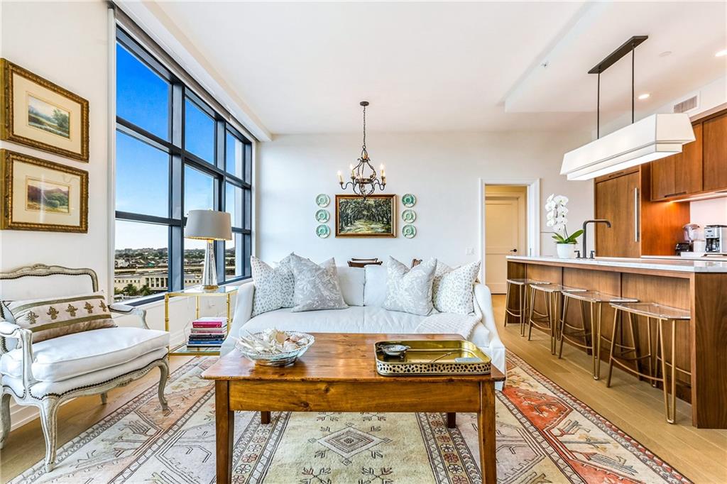 1001 JULIA Street 9A