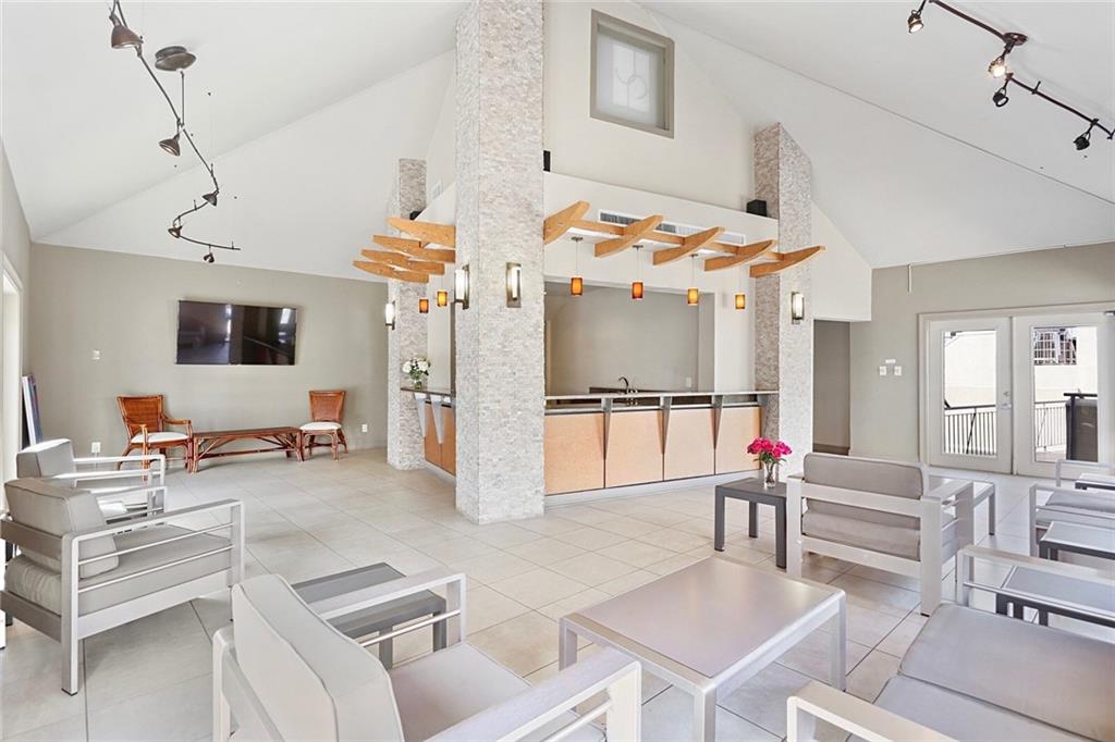 333 JULIA Street 204