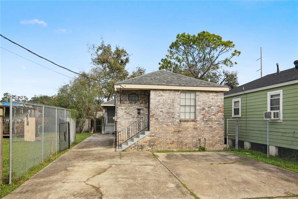 2119 HUMANITY Street