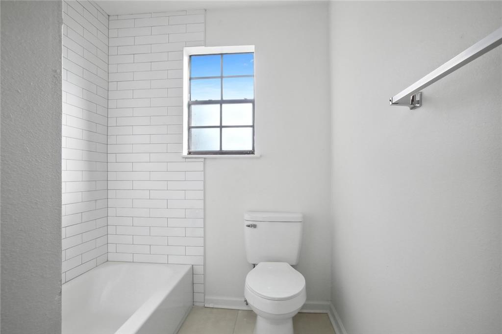 2119 HUMANITY Street