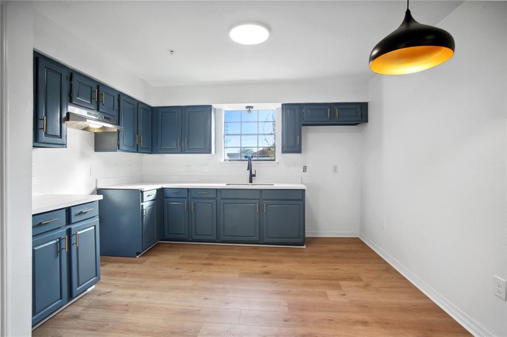 2119 HUMANITY Street