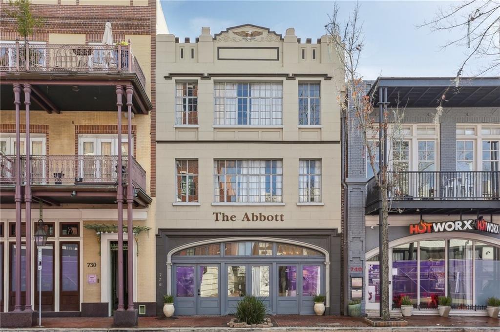 736 ST CHARLES Avenue 1D