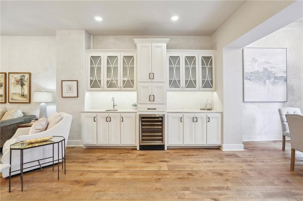 736 ST CHARLES Avenue 1D