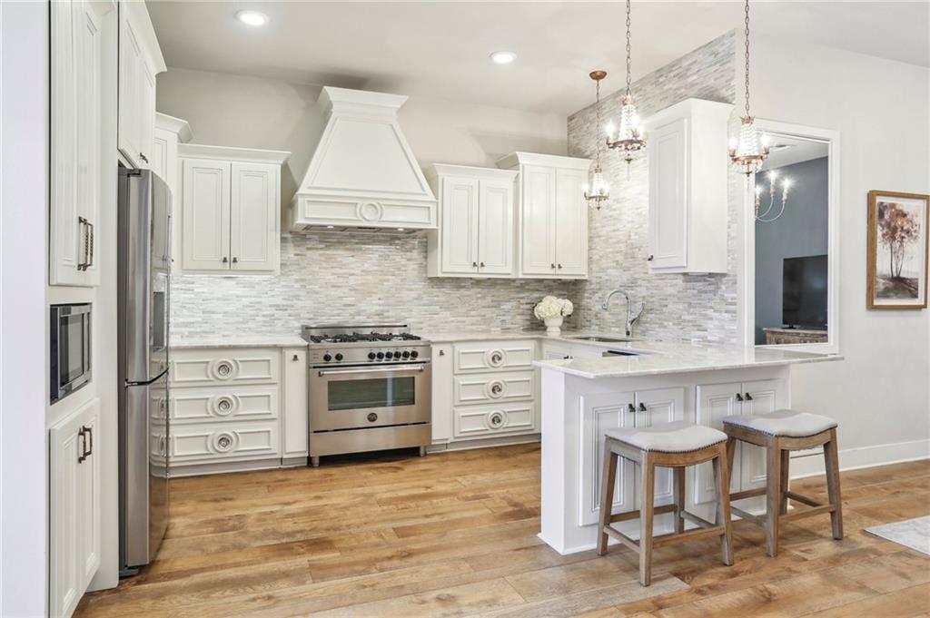 736 ST CHARLES Avenue 1D