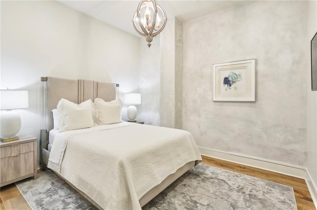 736 ST CHARLES Avenue 1D