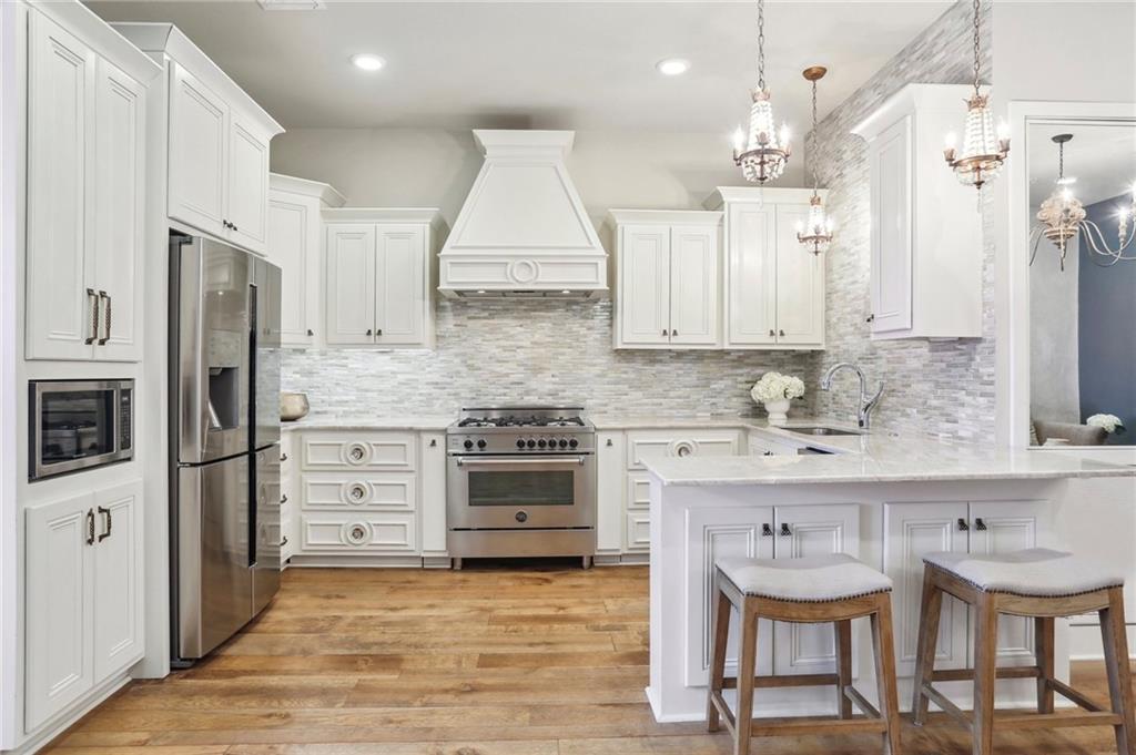 736 ST CHARLES Avenue 1D