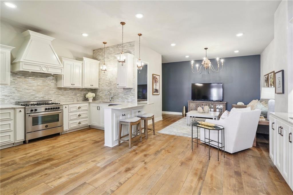 736 ST CHARLES Avenue 1D