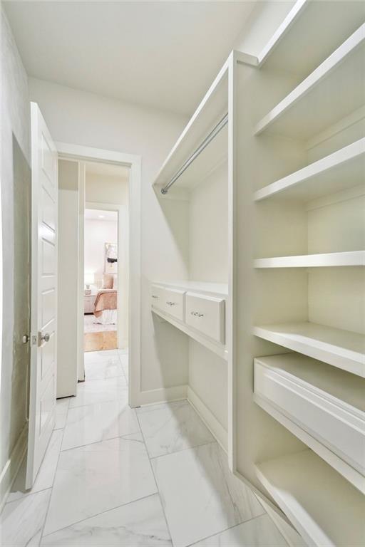 736 ST CHARLES Avenue 1D