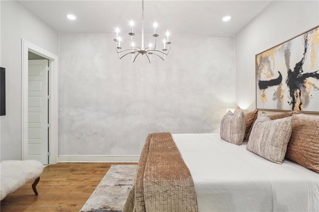 736 ST CHARLES Avenue 1D