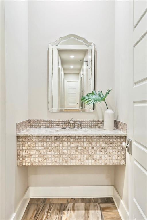 736 ST CHARLES Avenue 1D