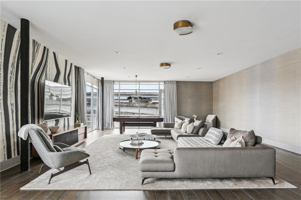 610 JOHN CHURCHILL CHASE Street PH 1