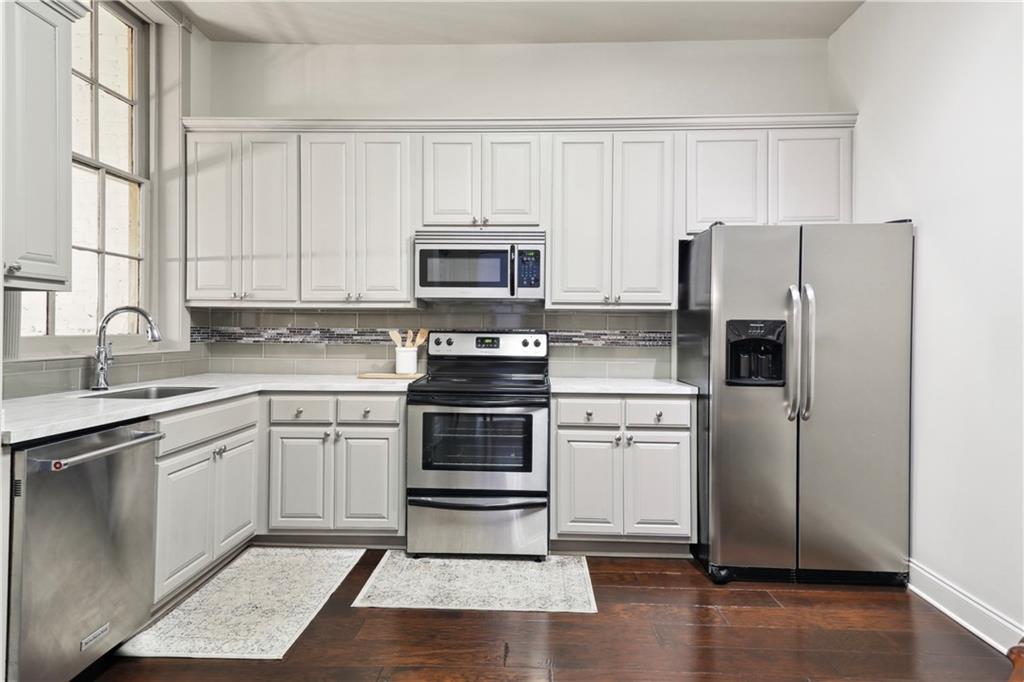 736 ST CHARLES Avenue 2C