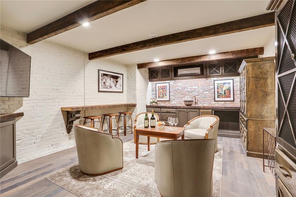 736 ST CHARLES Avenue 2C