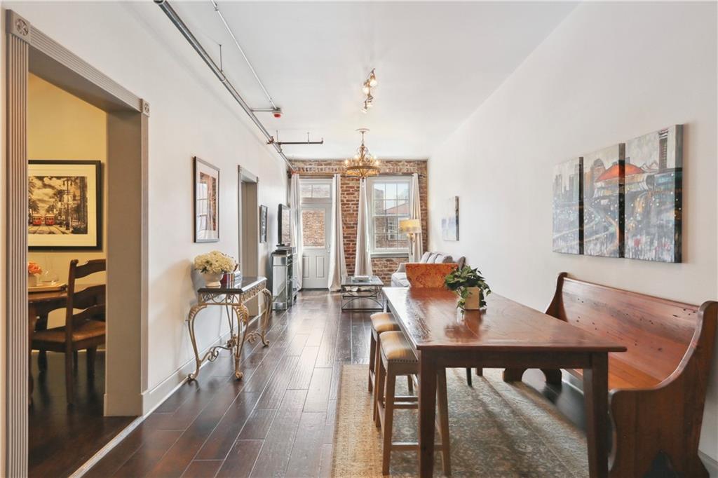 736 ST CHARLES Avenue 2C