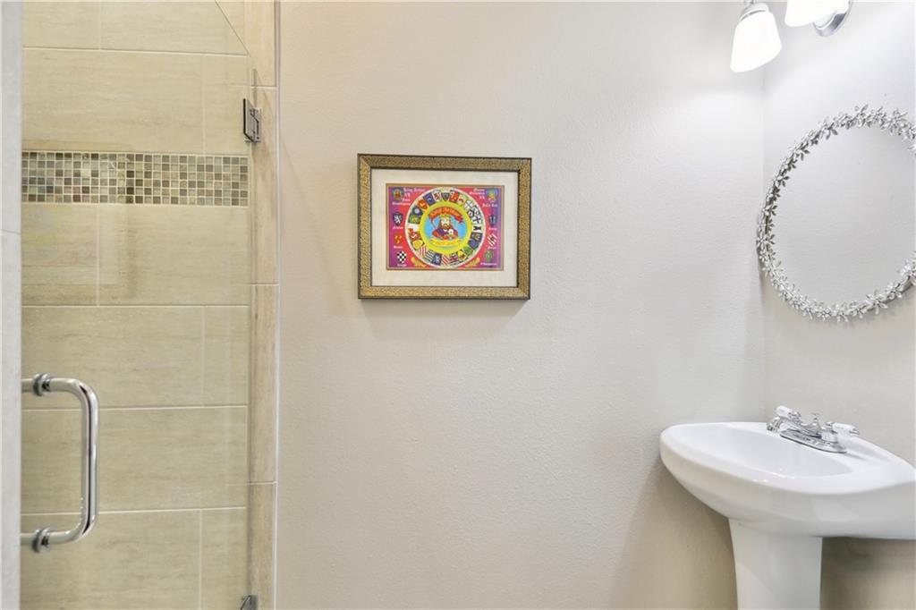 736 ST CHARLES Avenue 2C