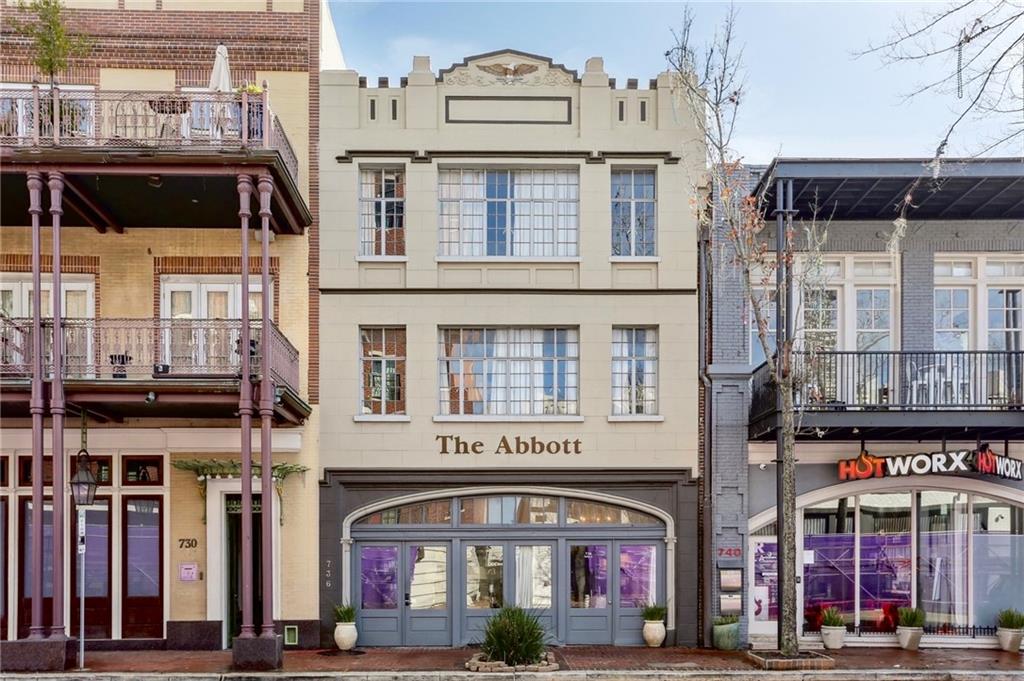 736 ST CHARLES Avenue 2C