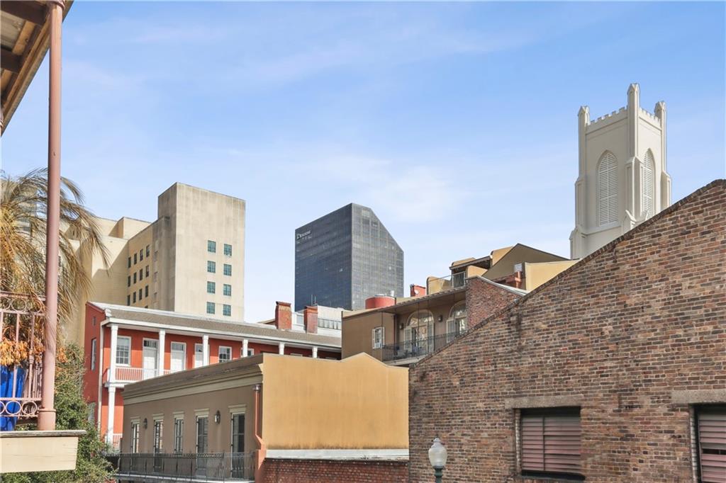 736 ST CHARLES Avenue 2C