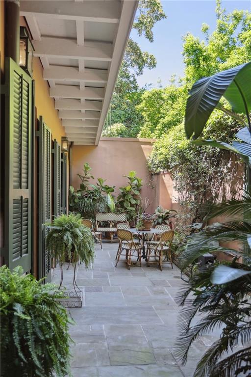 600 GOVERNOR NICHOLLS Street