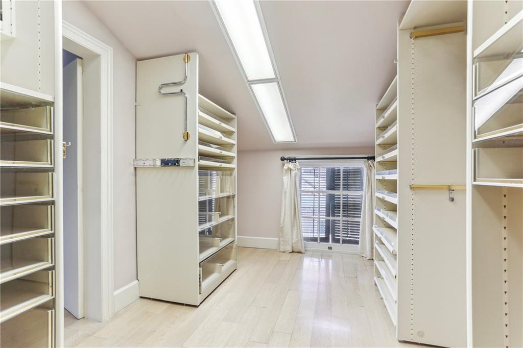 600 GOVERNOR NICHOLLS Street