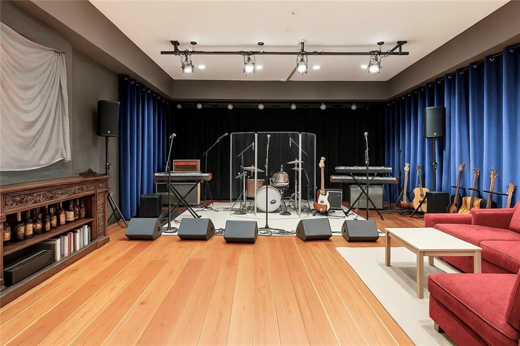 600 GOVERNOR NICHOLLS Street