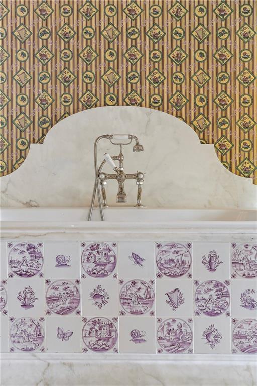 600 GOVERNOR NICHOLLS Street