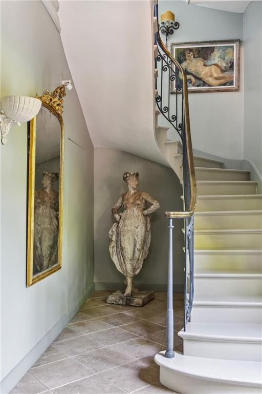 600 GOVERNOR NICHOLLS Street