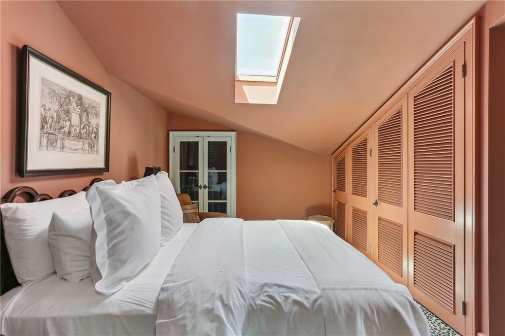 600 GOVERNOR NICHOLLS Street