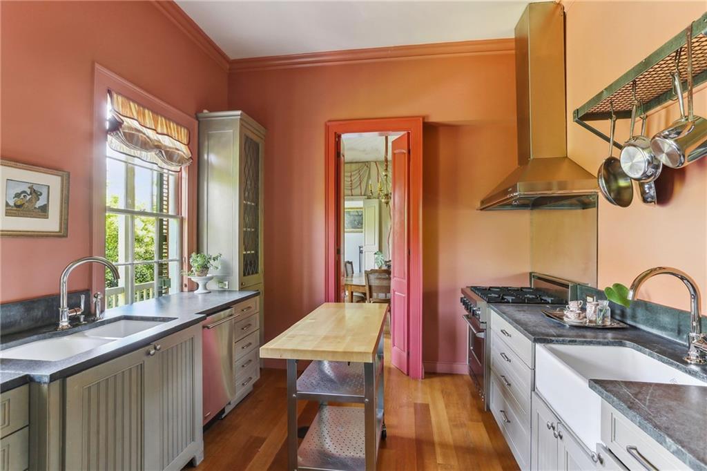 600 GOVERNOR NICHOLLS Street